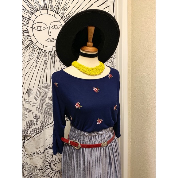 π Amazing flower embroidery top - Picture 12 of 12